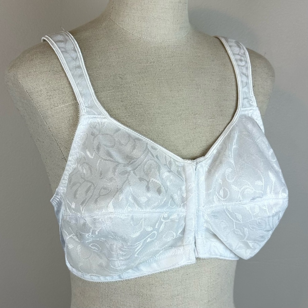 Vintage White Bra Size 34D Band Front Close Floral Wide Strap Brassiere